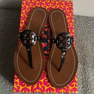 Authentic brand new in box Tory Burch black leather flat sandals size 6.5 (EU37)